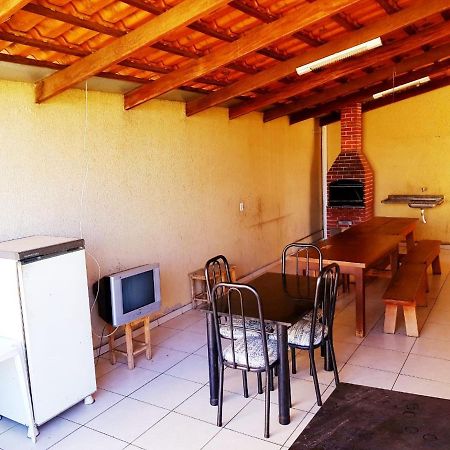 Otima Casa Caldas Novas 2 Km Do Centro Para Ate 14 Pesssoas Com Piscina Aquecida, Churrrasqueira, Wifi Bagian luar foto