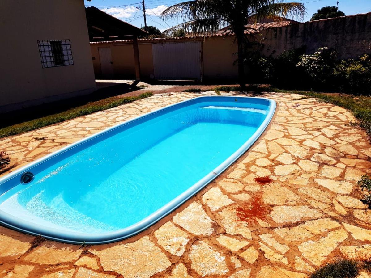 Otima Casa Caldas Novas 2 Km Do Centro Para Ate 14 Pesssoas Com Piscina Aquecida, Churrrasqueira, Wifi Bagian luar foto