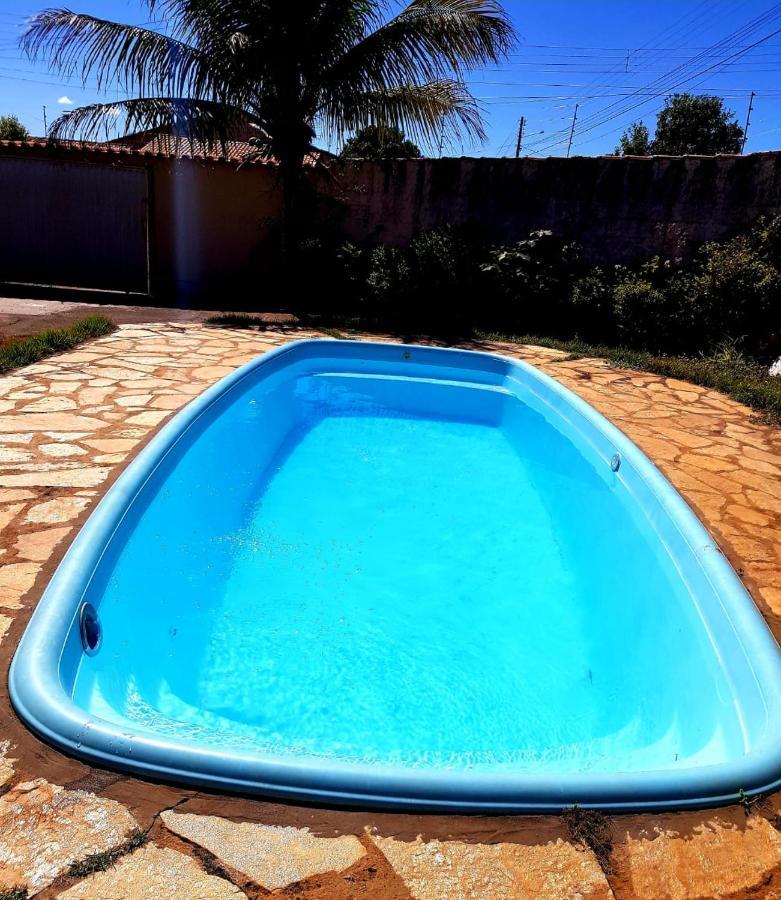 Otima Casa Caldas Novas 2 Km Do Centro Para Ate 14 Pesssoas Com Piscina Aquecida, Churrrasqueira, Wifi Bagian luar foto