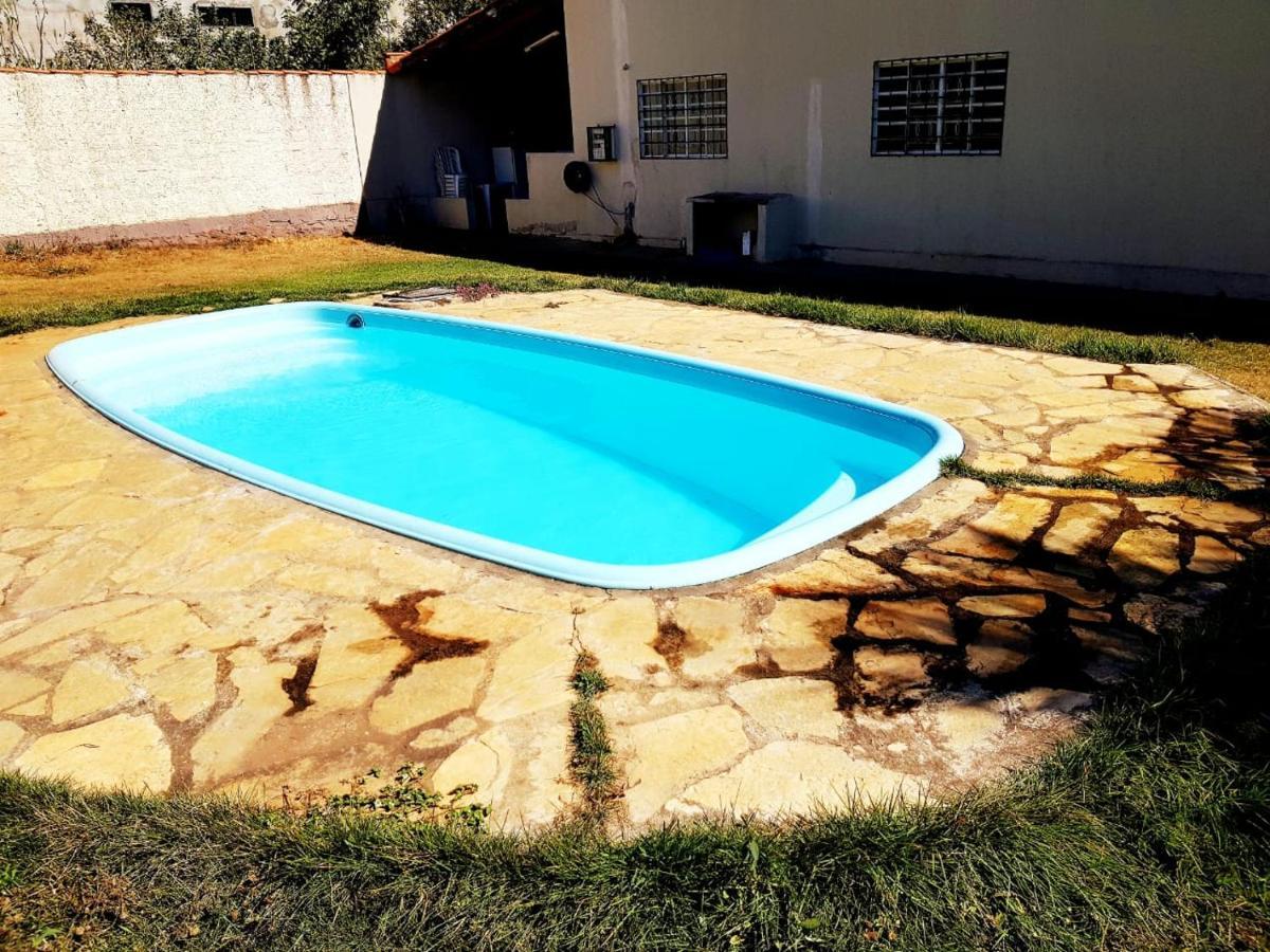 Otima Casa Caldas Novas 2 Km Do Centro Para Ate 14 Pesssoas Com Piscina Aquecida, Churrrasqueira, Wifi Bagian luar foto