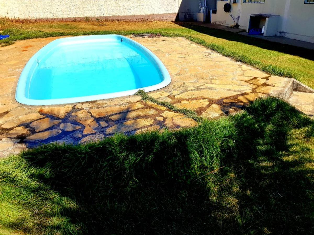 Otima Casa Caldas Novas 2 Km Do Centro Para Ate 14 Pesssoas Com Piscina Aquecida, Churrrasqueira, Wifi Bagian luar foto